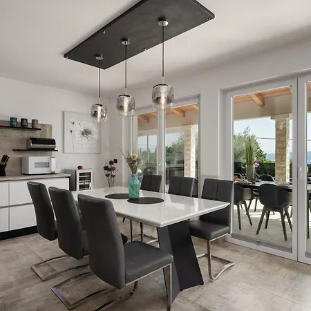 Mediterranean Anatai With Sauna & Tennis Court Feriehus *