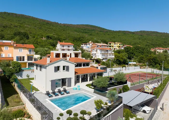 Mediterranean Anatai With Sauna & Tennis Court Feriehus *