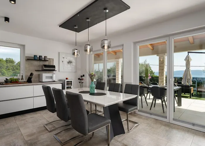 Mediterranean Anatai With Sauna & Tennis Court Feriehus *