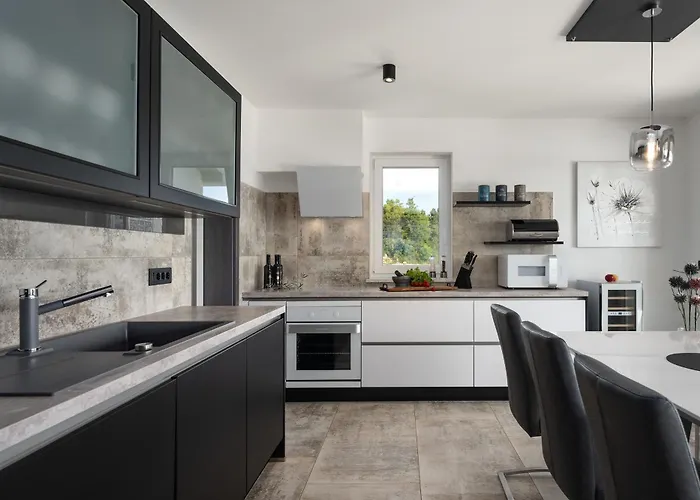 Mediterranean Anatai With Sauna & Tennis Court